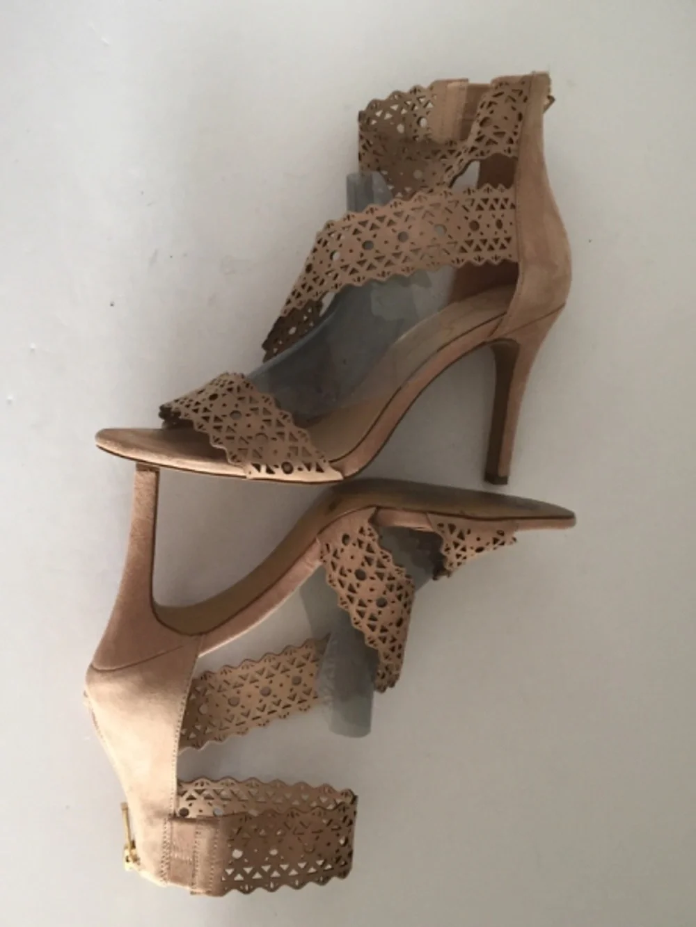 Jessica Simpson Jastia 8.5 Beige Suede Laser Cut Strappy Stiletto Heels EUC